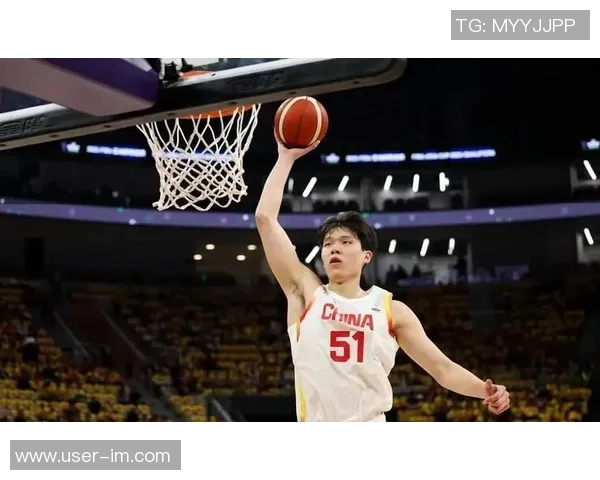 杨瀚森在比赛中表现出色需加强防守与无球跑动提升实力