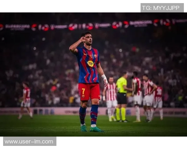 巴萨今日训练吸引众星参与巴尔德埃里克伯纳尔什琴斯尼齐聚一堂